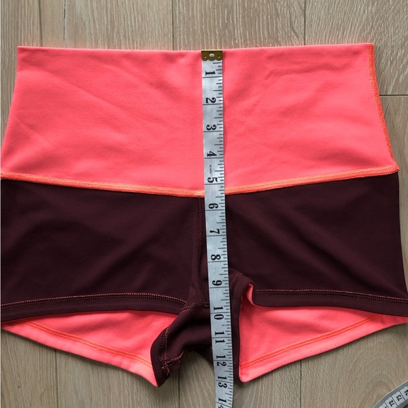 Lululemon Boogie Short Reversible in Very Light Flare / Bordeaux Drama - Picture 7 of 12